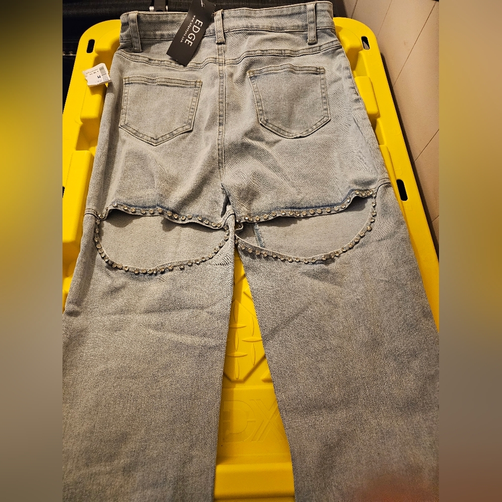 Nwt Edge back cutout w/stone denim jeans. Size med